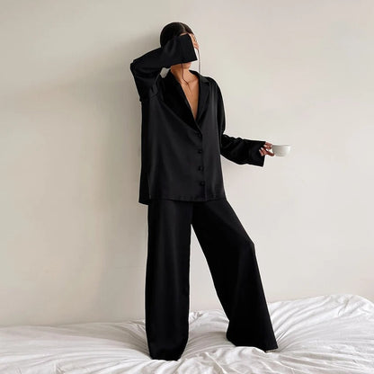 Iris® | Oversized pyjamassett med silkemyk elegansee