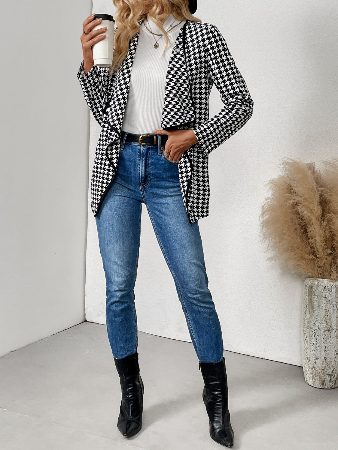 Greta® | Houndstooth-jakke med lange ermer og åpen front