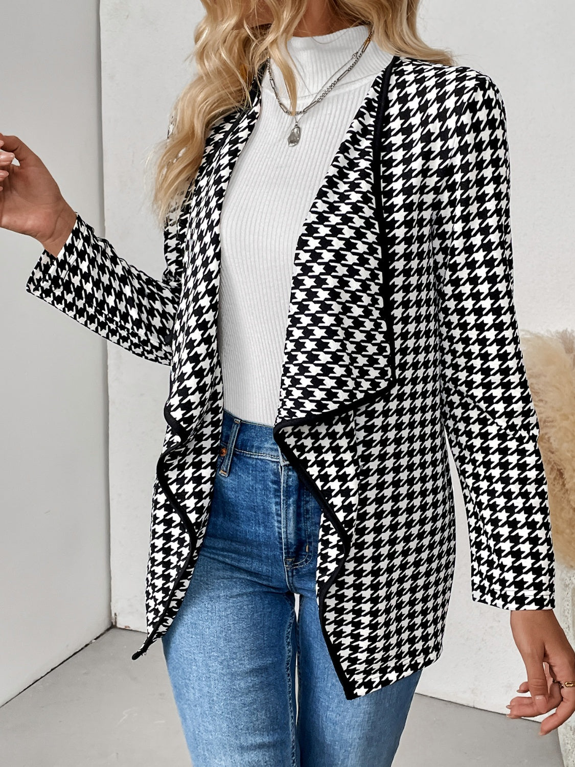 Greta® | Houndstooth-jakke med lange ermer og åpen front