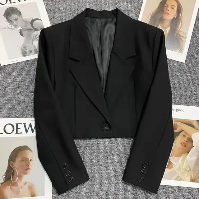 Rita® | Kort blazer for kvinner med knappestolpe og lange ermer