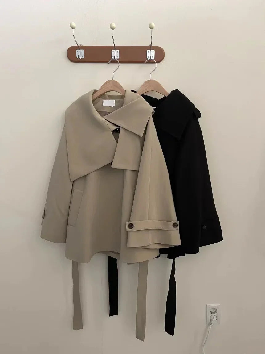 Indira® | Elegant khaki trenchcoat med belte