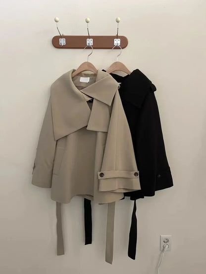 Indira® | Elegant khaki trenchcoat med belte