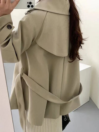 Indira® | Elegant khaki trenchcoat med belte