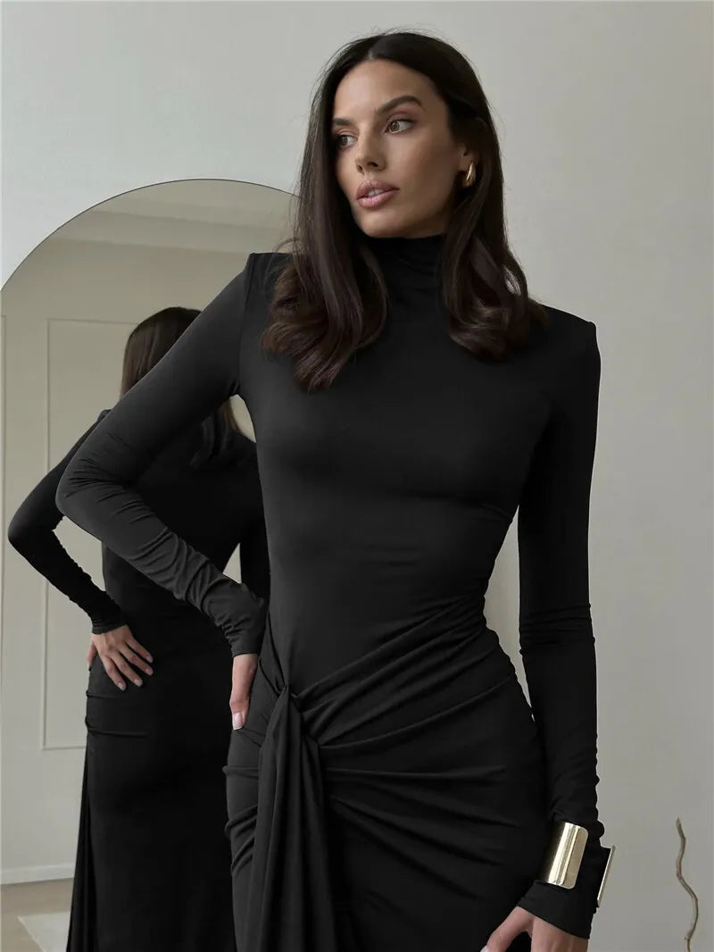 Alondra® | Lang maxikjole med turtleneck og splitt på låret