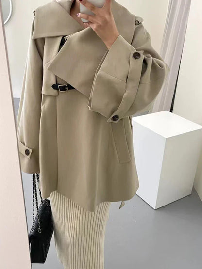 Indira® | Elegant khaki trenchcoat med belte