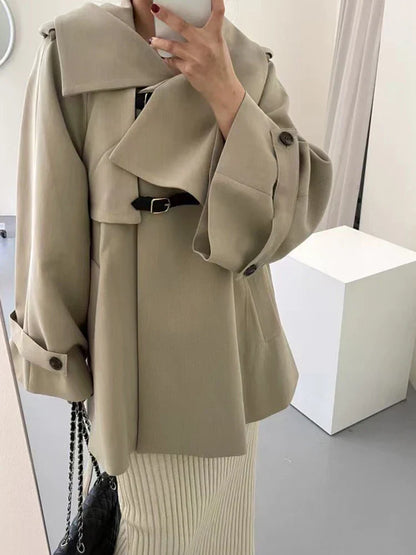 Indira® | Elegant khaki trenchcoat med belte