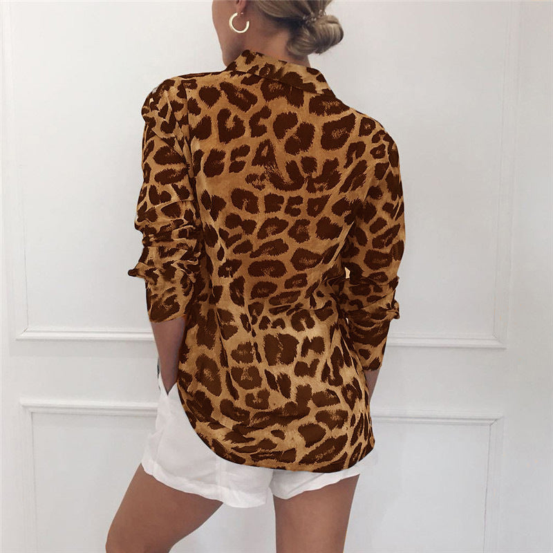 Amalia® | Elegant langermet bluse med leopardprint og nedfellbar krage